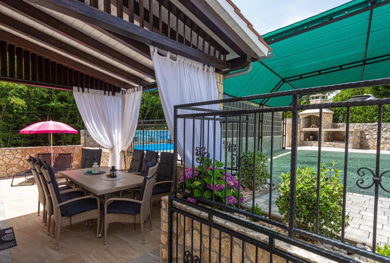 Apartment With A Private Swimming Pool, Garden & Bbq Gostinjac Εξωτερικό φωτογραφία