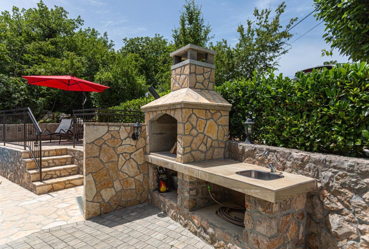 Apartment With A Private Swimming Pool, Garden & Bbq Gostinjac Εξωτερικό φωτογραφία