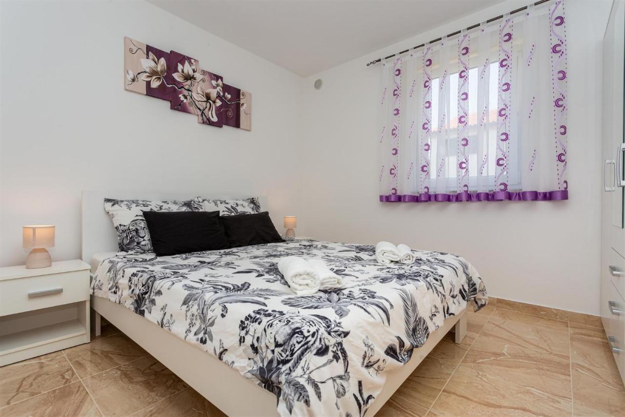Apartment With A Private Swimming Pool, Garden & Bbq Gostinjac Εξωτερικό φωτογραφία
