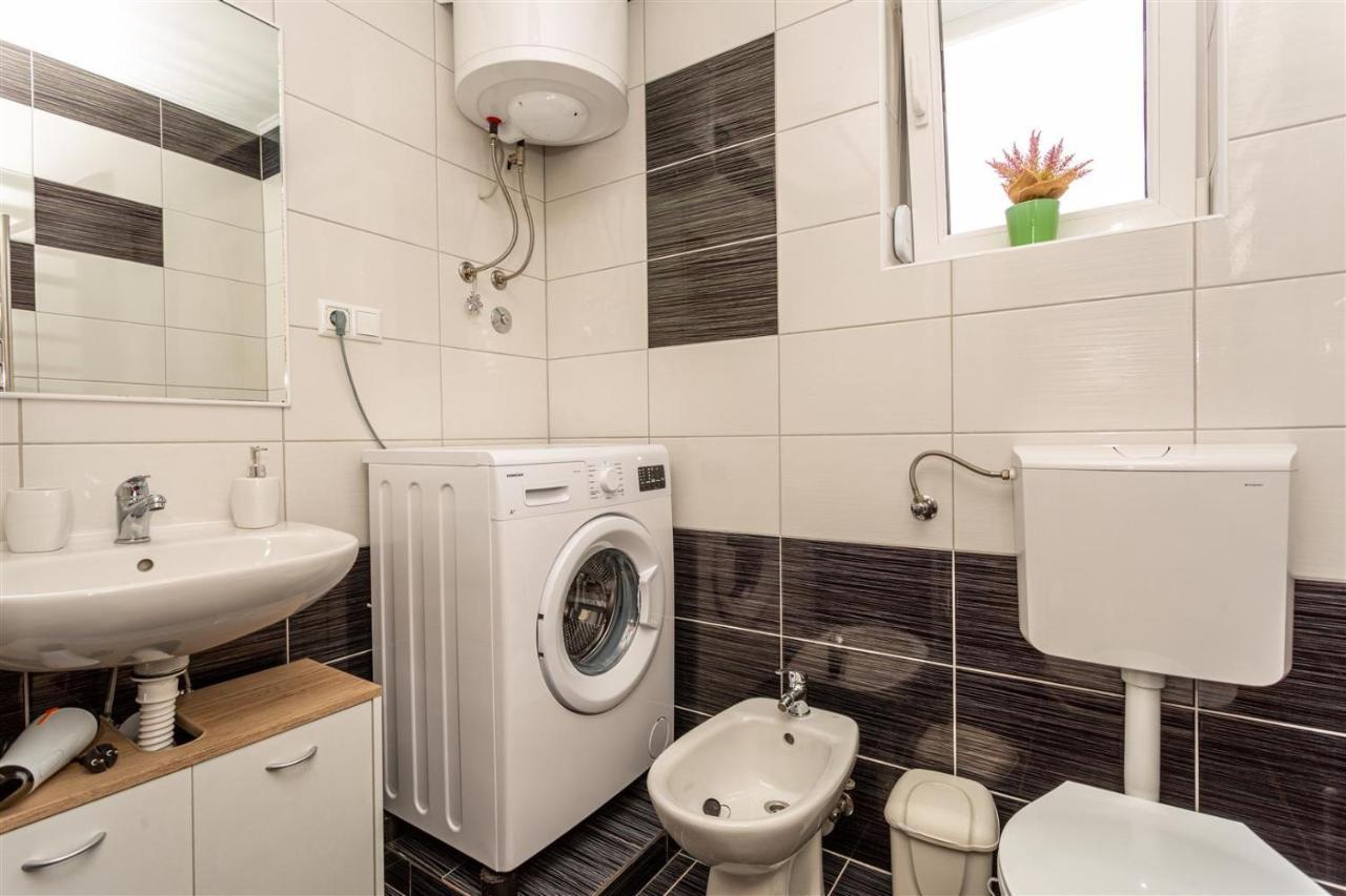 Apartment With A Private Swimming Pool, Garden & Bbq Gostinjac Εξωτερικό φωτογραφία