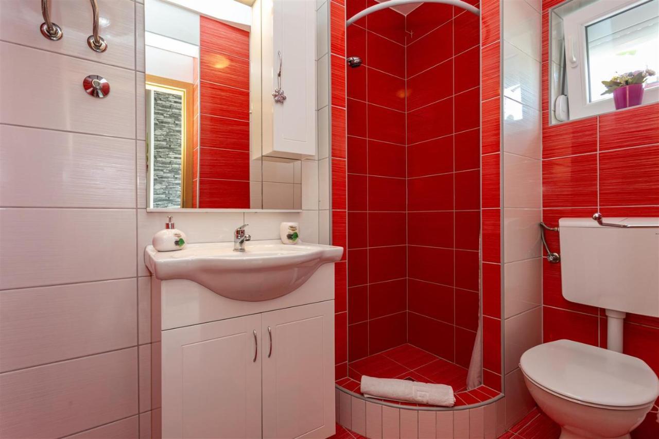 Apartment With A Private Swimming Pool, Garden & Bbq Gostinjac Εξωτερικό φωτογραφία