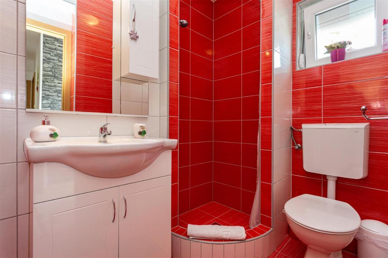 Apartment With A Private Swimming Pool, Garden & Bbq Gostinjac Εξωτερικό φωτογραφία