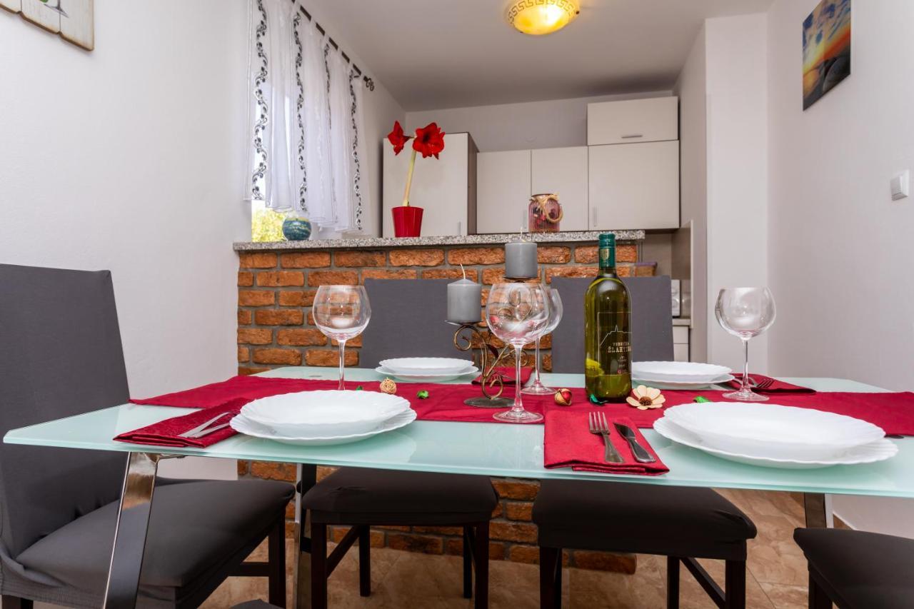 Apartment With A Private Swimming Pool, Garden & Bbq Gostinjac Εξωτερικό φωτογραφία