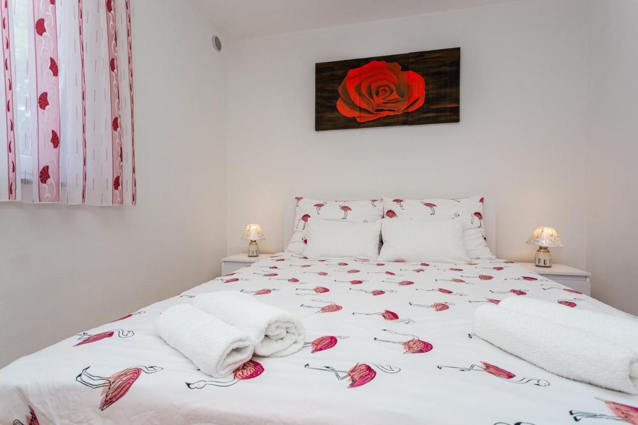 Apartment With A Private Swimming Pool, Garden & Bbq Gostinjac Εξωτερικό φωτογραφία