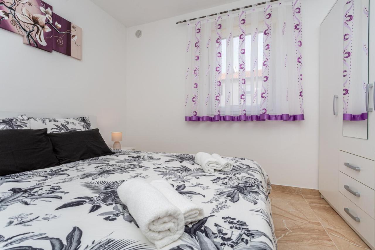 Apartment With A Private Swimming Pool, Garden & Bbq Gostinjac Εξωτερικό φωτογραφία